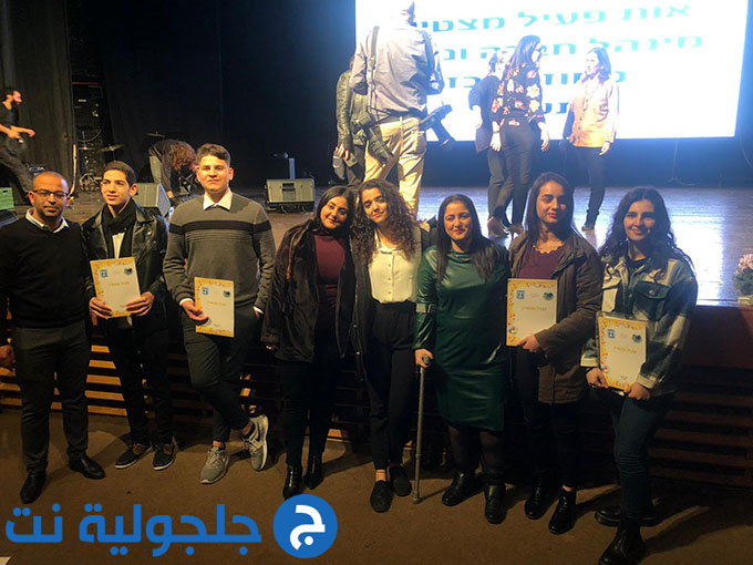 جائزة المتطوع المتميز للطالبة حلا شواهنة - ثانوية جلجولية
